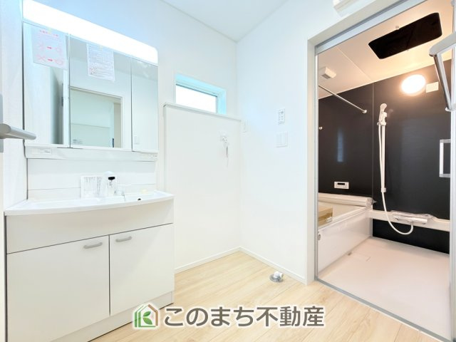 CRADLEGARDEN宇都宮市東峰町第7の洗面所|シャンプードレッサーで朝の身支度♪伸びるホースでお掃除も簡単清潔です！