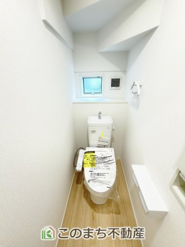 CRADLEGARDEN宇都宮市東峰町第7のトイレ|小窓から換気ができて清潔なトイレスペース☆