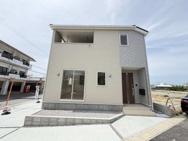宜野湾市上原　第1（全4棟）4号棟の外観|4号棟　並列駐車3台完備♪EV車充電設備付き♪