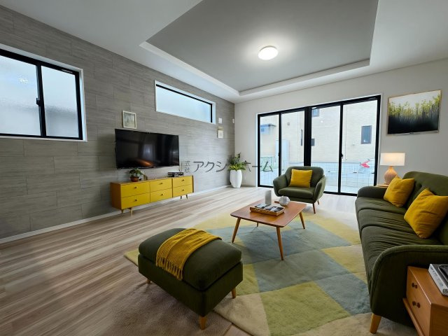 所沢市下安松・全1棟　新築一戸建　～北西角地～の内装|LDK18帖（家具はCG画像での表示になります）