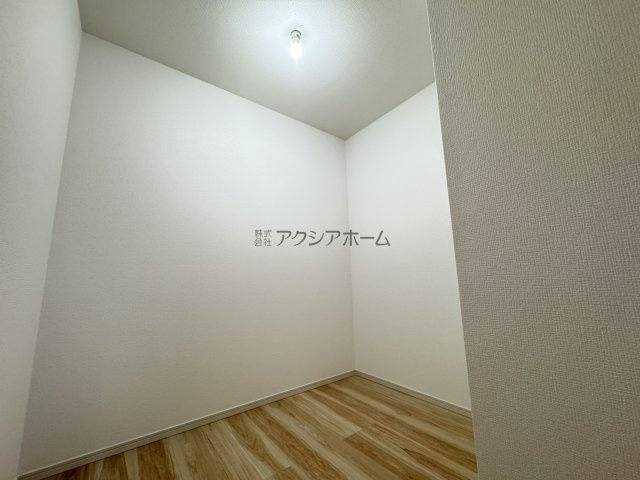 所沢市下安松・全1棟　新築一戸建　～北西角地～の寝室|洋室10.2帖WIC