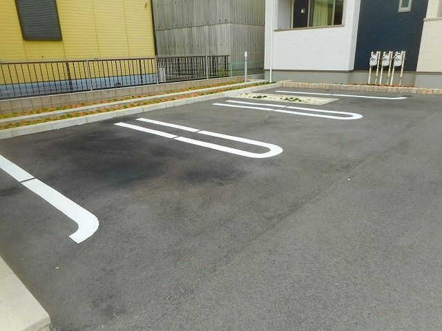 セレノ　Ⅱの駐車場|車をお持ちの方に嬉しい駐車場付きの物件です