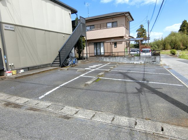 フラットヒルズの駐車場