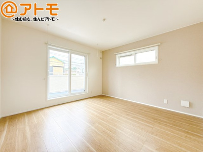 【寝室】 | 清水区七ツ新屋1丁目　新築戸建　全1棟 | アクセントクロスが印象的なお部屋です。お気に入りの家具に囲まれてゆったり過ごしたいですね♪
