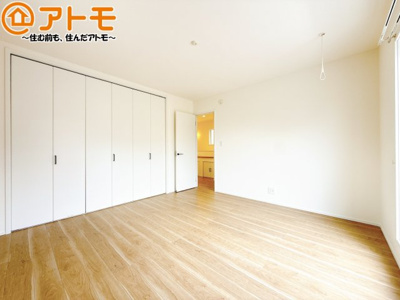 【寝室】 | 清水区七ツ新屋1丁目　新築戸建　全1棟 | 収納スペースもしっかり確保したお部屋は、収納家具の数も減らせるのでお部屋を広く使えます！