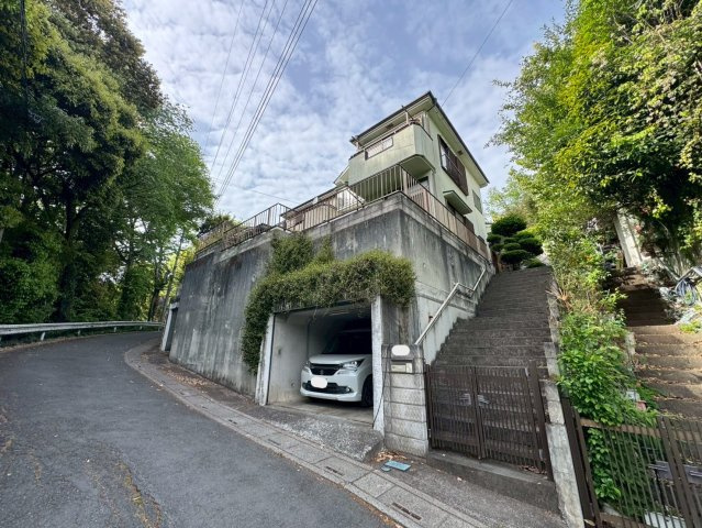 -三丁目不動産-　寄居町桜沢　平成4年築の前面道路含む現地写真