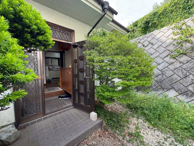 -三丁目不動産-　寄居町桜沢　平成4年築の玄関