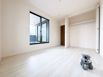 【洋室】 | 安中市板鼻　新築住宅 | さまざまにカスタマイズしていただけるシンプルなデザインの内装。ご自身で素敵な空間を創り上げられます。