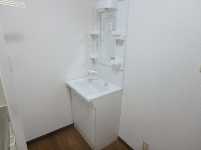 【洗面所】 | シャンラヴィーヌ | ゆったりとスペースのある洗面所