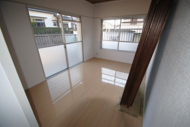 【寝室】 | 関戸ビル | 同物件、別部屋の写真です。