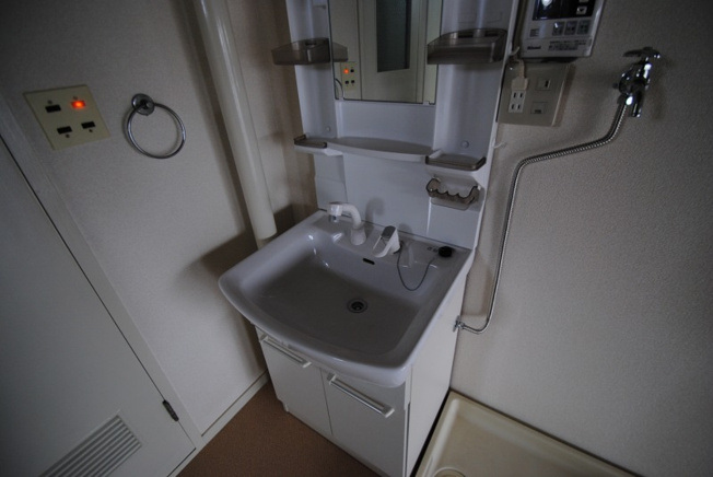 【独立洗面台】 | 関戸ビル | 同物件、別部屋の写真です。