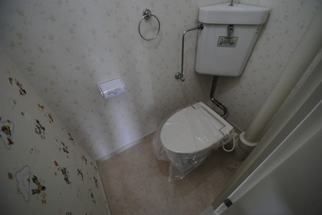 【トイレ】 | 関戸ビル | 同物件、別部屋の写真です。