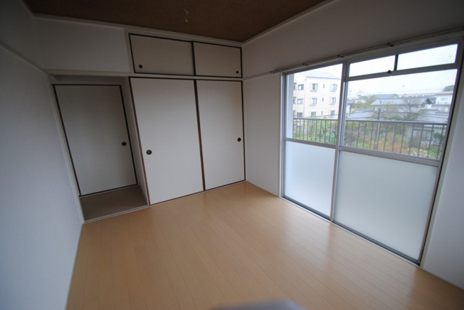 【寝室】 | 関戸ビル | 同物件、別部屋の写真です。