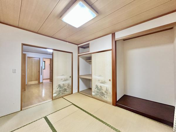【土地50坪超】香美市土佐山田町　中古一戸建ての和室|日本の伝統を感じる床の間付き。趣のある空間で来客時も安心