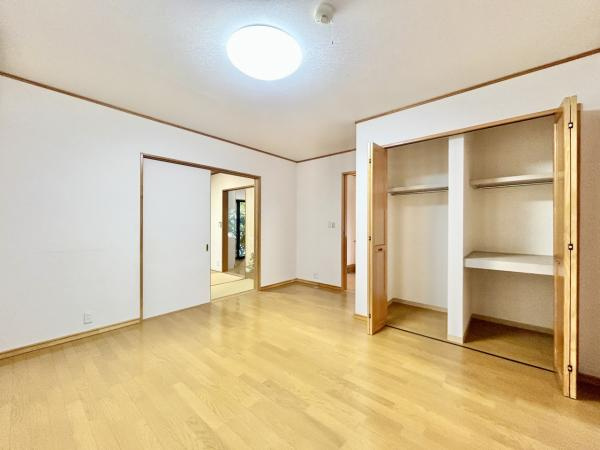 【土地50坪超】香美市土佐山田町　中古一戸建ての洋室|全居室収納付き。お部屋の広さを有効に使えるゆとりの設計