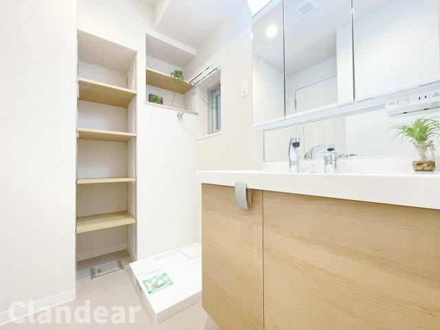 大和コーポの洗面所|ドキドキの新生活も、安心してスタート。ぴったりの住まいを見つけませんか？クランディアが一緒に住まい選びをサポートします‼　まずは、お気軽にお問合せください　＃クランディア