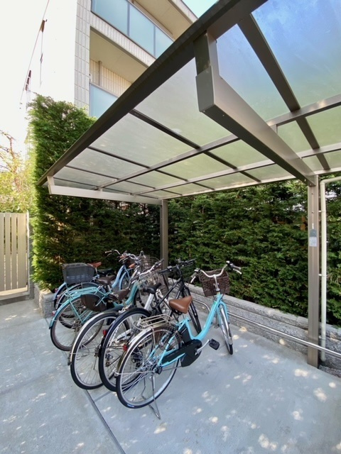 Ｈｉｌｌ　Ｃｏｕｒｔ　田園調布のその他共用部分|★敷地内屋根付き駐輪場★