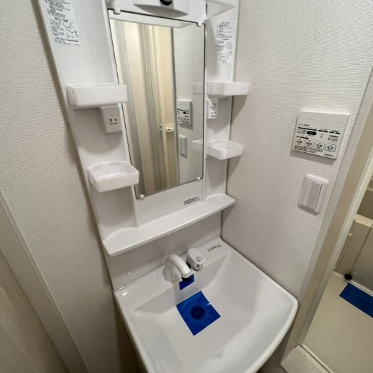 府中市西府町２丁目のアパートの洗面所