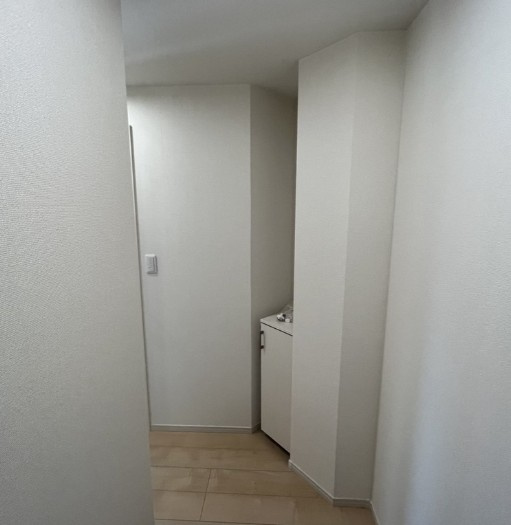 府中市西府町２丁目のアパートの玄関