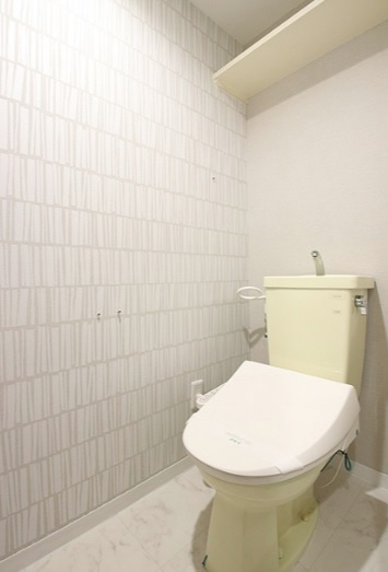 大阪市中央区松屋町住吉の賃貸マンションのトイレ