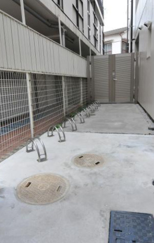 アーバン北沢の駐車場