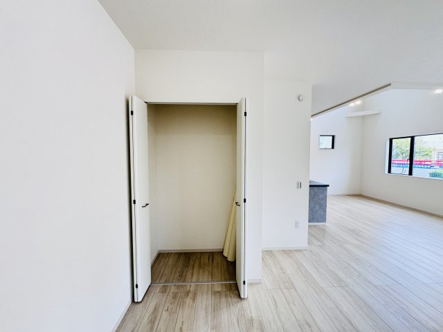 松戸市新松戸北２丁目新築戸建【横須賀小学校:7分】の収納|1F4.4帖洋室スペース収納