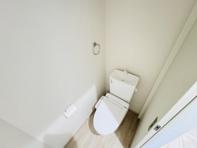 松戸市新松戸北２丁目新築戸建【横須賀小学校:7分】のトイレ|温水洗浄暖房便座つきトイレ