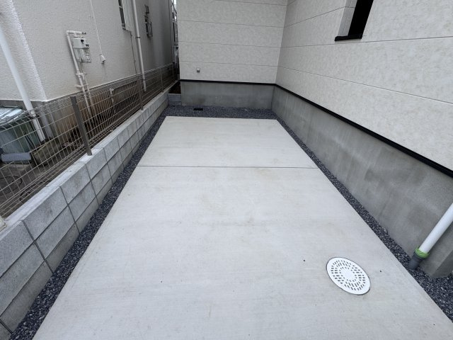 松戸市新松戸北２丁目新築戸建【横須賀小学校:7分】の駐車場|駐車スペース完備