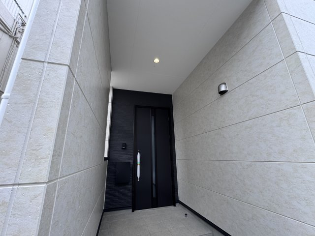 松戸市新松戸北２丁目新築戸建【横須賀小学校:7分】のエントランス|エントランス・玄関ポーチ