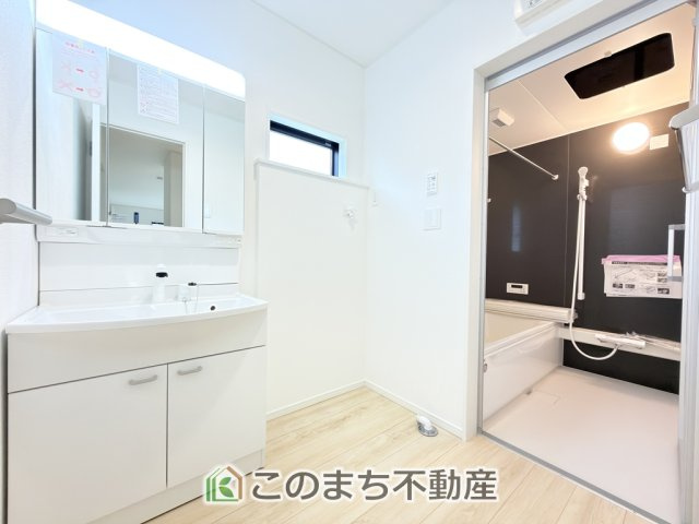 CRADLEGARDEN宇都宮市東峰町第7の洗面所|シャンプードレッサーで朝の身支度♪伸びるホースでお掃除も簡単清潔です！