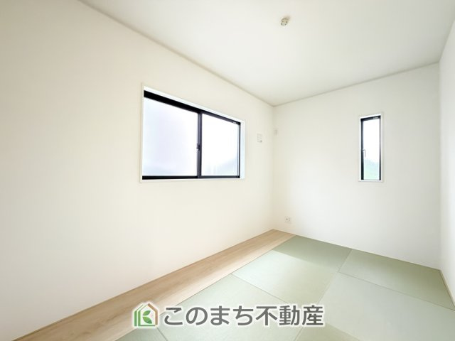CRADLEGARDEN宇都宮市東峰町第7の和室|お子様のお昼寝にも便利な和室です。大きな窓から暖かな日差しが差し込みます♪