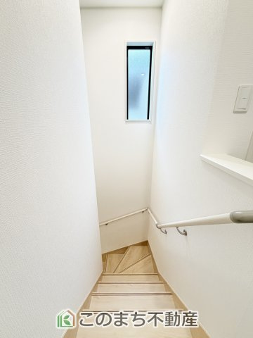 CRADLEGARDEN宇都宮市東峰町第7の内装|手すり付きで小さなお子様にも安心の階段スペースです☆