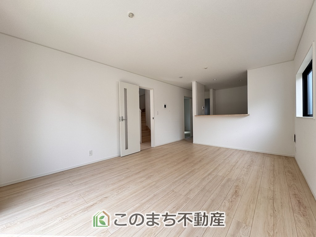 CRADLEGARDEN宇都宮市東峰町第7の居間・リビング|人気の対面式キッチン☆料理をしながらご家族とコミュニケーションが取れます♪