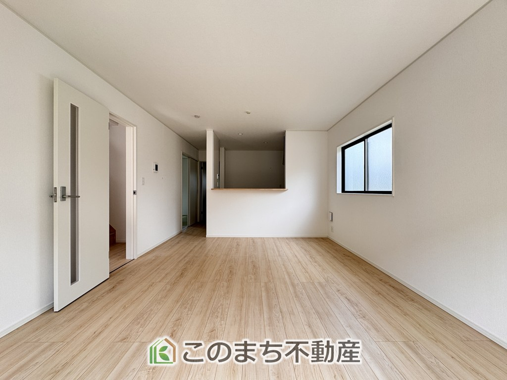 CRADLEGARDEN宇都宮市東峰町第7の居間・リビング|開放感のある広々としたリビング☆家族みんなでゆったりくつろげます♪
南側から暖かな日差しが差し込みます♪キッチンからリビングの様子がよく見渡せます☆