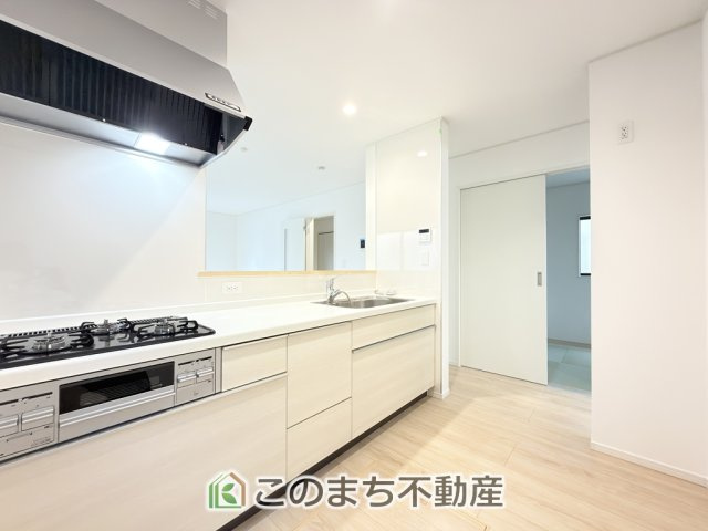 CRADLEGARDEN宇都宮市東峰町第7のキッチン|人気の対面式キッチン☆料理をしながらご家族とコミュニケーションが取れます♪