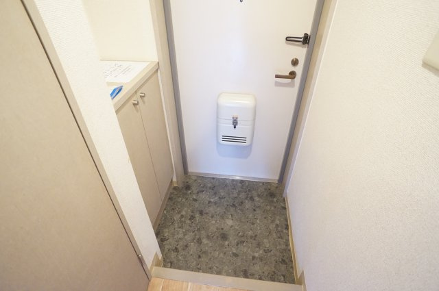 マイステージ逆瀬川の玄関