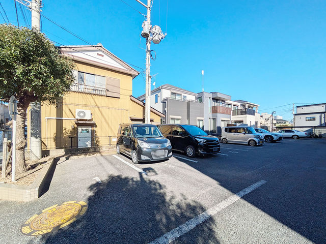 サンモール大宮の駐車場