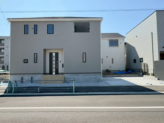 高知市中須賀町第1　1号棟新築戸建ての前面道路含む現地写真