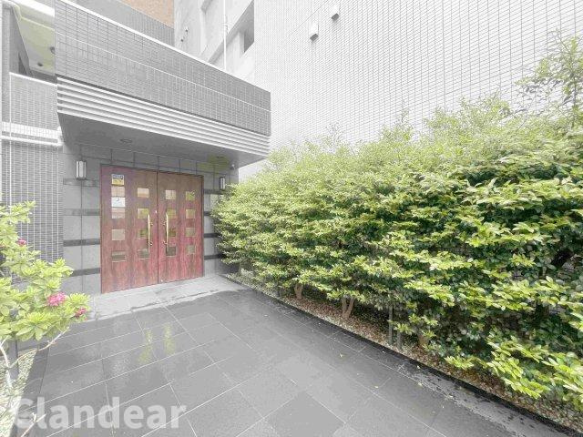 アリュージュ三ノ輪のエントランス|ドキドキの新生活も、安心してスタート。ぴったりの住まいを見つけませんか？クランディアが一緒に住まい選びをサポートします‼　まずは、お気軽にお問合せください　＃クランディア