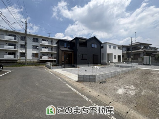 【前面道路含む現地写真】 | 古河三和　 | 6ｍ幅の前面道路でお車の出し入れもスムーズに行えます☆