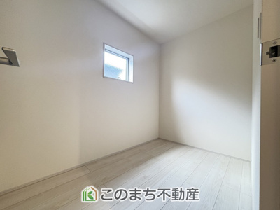 【洋室】 | 古河三和　 | 多用途に使えるストレージルーム☆

