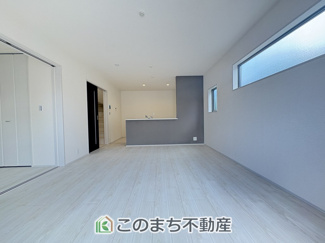 【居間・リビング】 | 古河三和　 | 窓が多く明るいリビングスペース☆ご家族の団らんを明るい日差しがが照らします☆