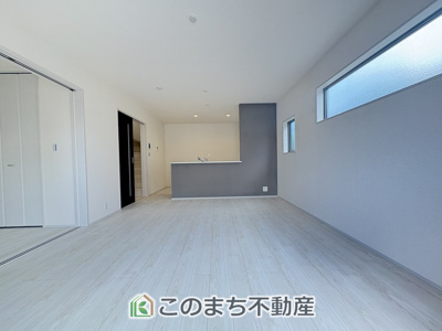 【居間・リビング】 | 古河三和　 | 窓が多く明るいリビングスペース☆ご家族の団らんを明るい日差しがが照らします☆