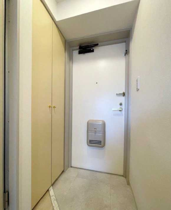 レジデンス三軒茶屋スクエア　オートロック　バス停至近　冷蔵庫の玄関