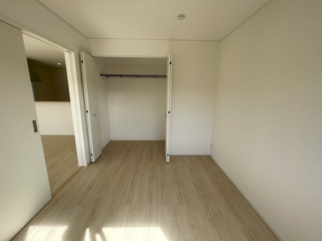 糸満市福地　第2（全4棟）2号棟の洋室|2号棟　1階洋室5.2帖＋CL付き♪