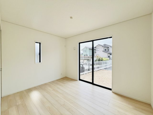 高崎市金古町の洋室|お子様の一人部屋デビューにも最適♪