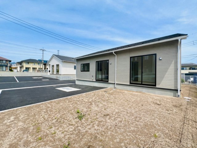 高崎市金古町の庭|駐車スペースを確保しながら、お庭のスペースも♪