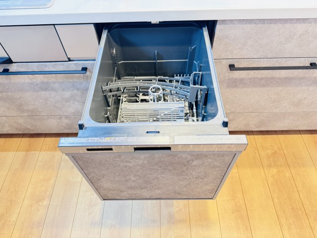 松戸市千駄堀新築戸建のキッチン|家事の手間をグッと省けるビルトイン食洗器