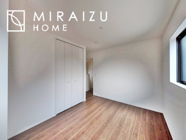 【子供部屋】 | お子様のお部屋にも主寝室にも使えますね。窓が二面についていますので採光もばっちり、空気の入れ替えもOK！自分のお部屋を持ちたいお子様の夢を叶えます！