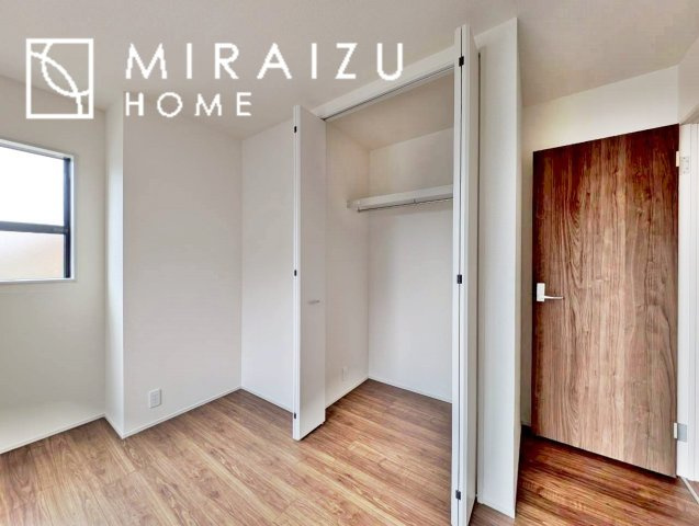 【収納】 | 収納力も自慢です。お洋服がお好きなお客様も多いですよね、衣替えをしなくてもお洋服をしまっておけそうなくらいの広さですね！